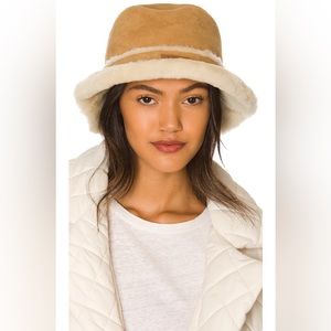 sheepskin bucket hat // ugg